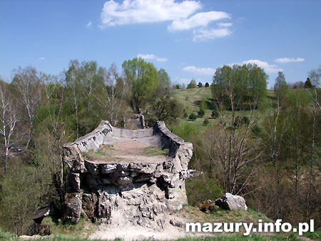 Tzw. Zwalony most w Kruklankach nad jeziorem Patelnia